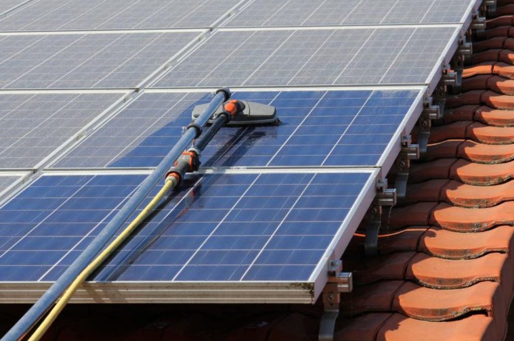 Pourquoi et comment nettoyer les panneaux solaires - JDNet